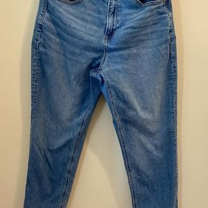 American Eagle, Mom Jeans